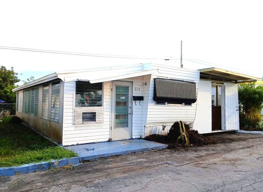 Prime location only 10min from the beach! Close to US1, very - Beach Home for sale in Hallandale Beach, Florida on Beachhouse.com