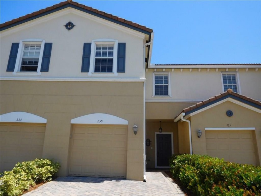 Provence Bay, Lakefront townhome featuring 3 bedrooms, 2 1/2 - Beach Townhome/Townhouse for sale in Vero Beach, Florida on Beachhouse.com
