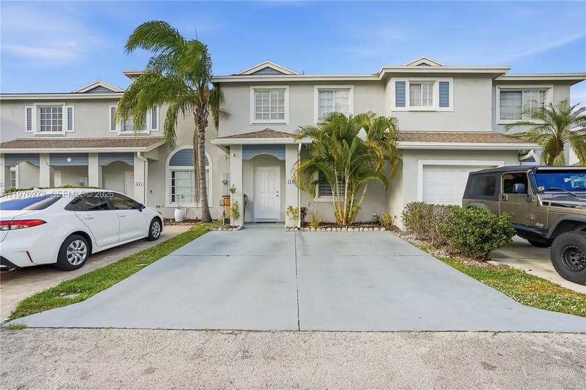 Beautifully remodeled 3-beds, 2.5-bath townhouse located in the - Beach Townhome/Townhouse for sale in Deerfield Beach, Florida on Beachhouse.com