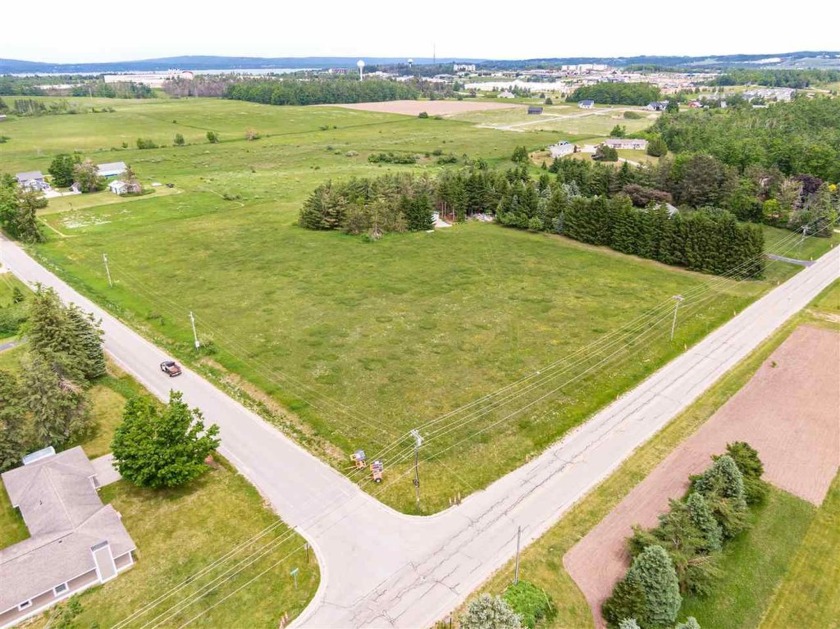Introducing a prime 2.55-acre vacant land parcel at the corner - Beach Lot for sale in Petoskey, Michigan on Beachhouse.com