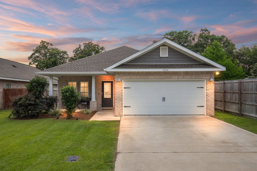 Attention PCSers & locals looking to move to an incredible - Beach Home for sale in Niceville, Florida on Beachhouse.com