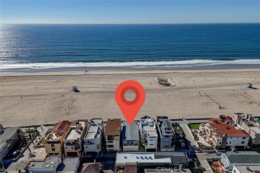 Positioned at 6th Ct between 5th and 6th St on The Strand, this - Beach Townhome/Townhouse for sale in Hermosa Beach, California on Beachhouse.com