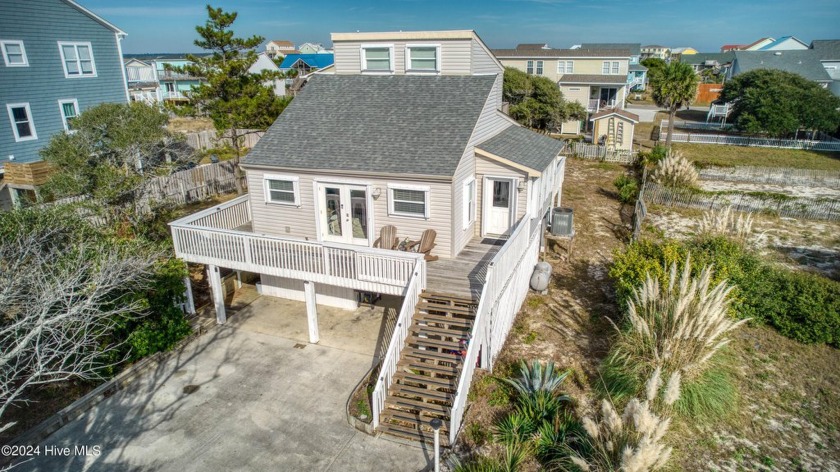 This beautifully rare single family home checks the boxes. The - Beach Home for sale in North Topsail Beach, North Carolina on Beachhouse.com