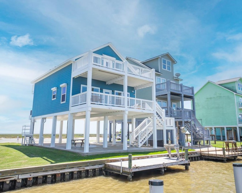 This beautiful classic beach house comes fully furnished and - Beach Home for sale in Matagorda, Texas on Beachhouse.com