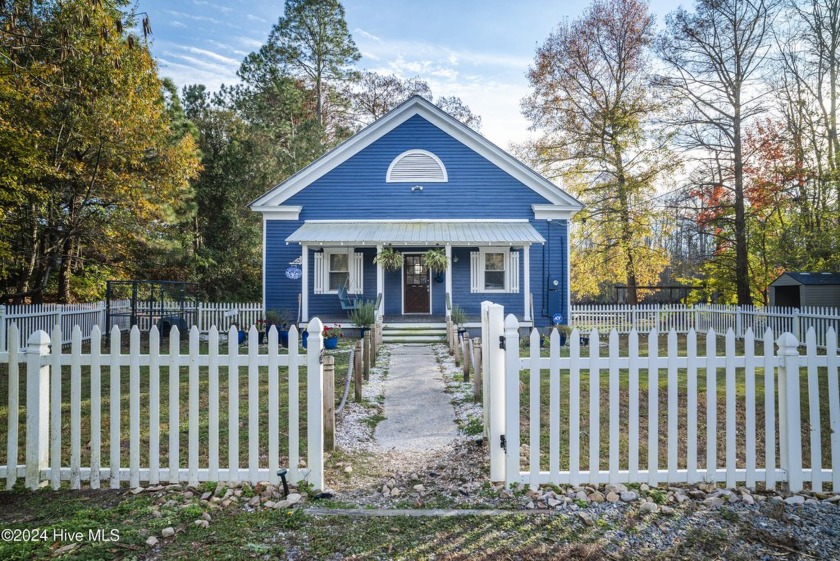 Welcome to this adorable bungalow on the water! This home offers - Beach Home for sale in Edenton, North Carolina on Beachhouse.com