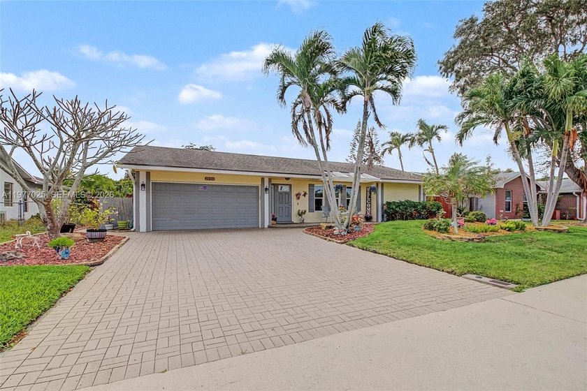 Move right in to this beautifully updated 3-bedroom, 2-bathroom - Beach Home for sale in Deerfield Beach, Florida on Beachhouse.com