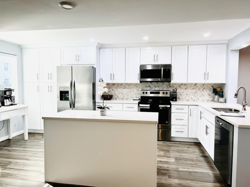 Renovated Condo with open kitchen, stainless steel appliances - Beach Condo for sale in Lake Worth, Florida on Beachhouse.com