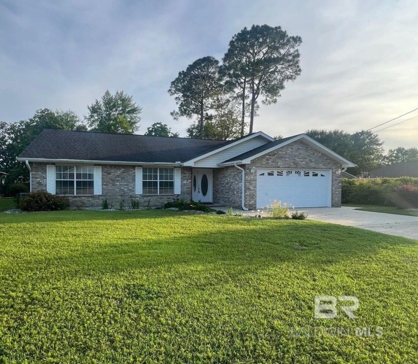 Coastal Brick Home - Beautifully Maintained  Move-In Ready! - Beach Home for sale in Lillian, Alabama on Beachhouse.com