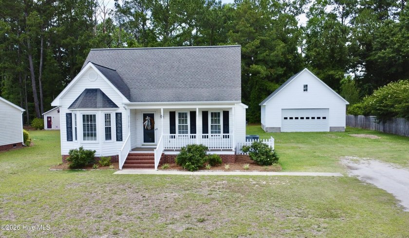Cute, cute, cute! 126 Edgewater Road offers the perfect blend of - Beach Home for sale in Washington, North Carolina on Beachhouse.com