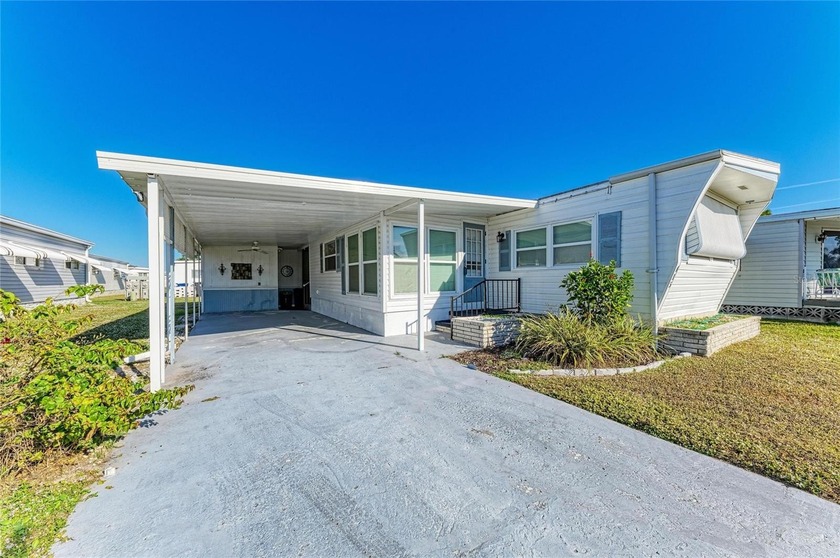 Welcome to easy Florida living in this charming 55+ community - Beach Home for sale in Bradenton, Florida on Beachhouse.com
