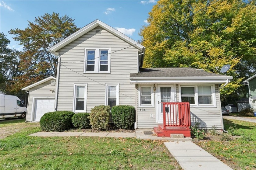 This beautifully updated 3-bedroom, 2 full bathroom colonial - Beach Home for sale in Geneva, Ohio on Beachhouse.com