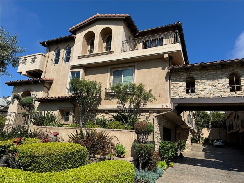 The essence of elegance yet affordable coastal living just three - Beach Townhome/Townhouse for sale in Redondo Beach, California on Beachhouse.com