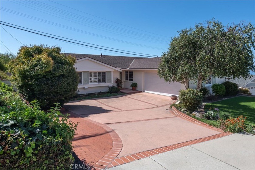 Come see what pride of ownership means. This special family home - Beach Home for sale in Rancho Palos Verdes, California on Beachhouse.com