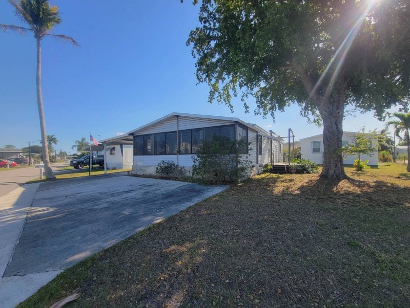 Charming 2 Bedroom, 2 Bath Home - Priced to Sell in a 55+ - Beach Lot for sale in West Palm Beach, Florida on Beachhouse.com