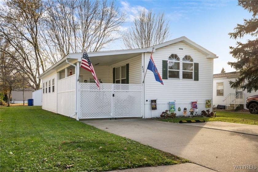 Welcome to this lovely updated and well maintained 2-bedroom, 1 - Beach Home for sale in Evans, New York on Beachhouse.com