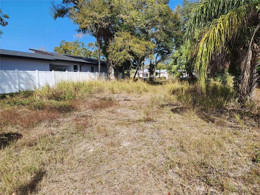 Prime vacant lot in St. Petersburg offering an excellent - Beach Lot for sale in St. Petersburg, Florida on Beachhouse.com