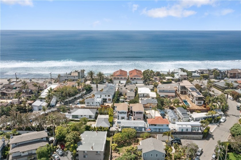 This is a custom-built home in the smallest park in all of San - Beach Home for sale in Encinitas, California on Beachhouse.com