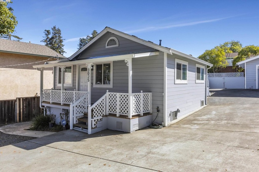 A stunning home that seamlessly blends modern luxury with - Beach Home for sale in Castro Valley, California on Beachhouse.com