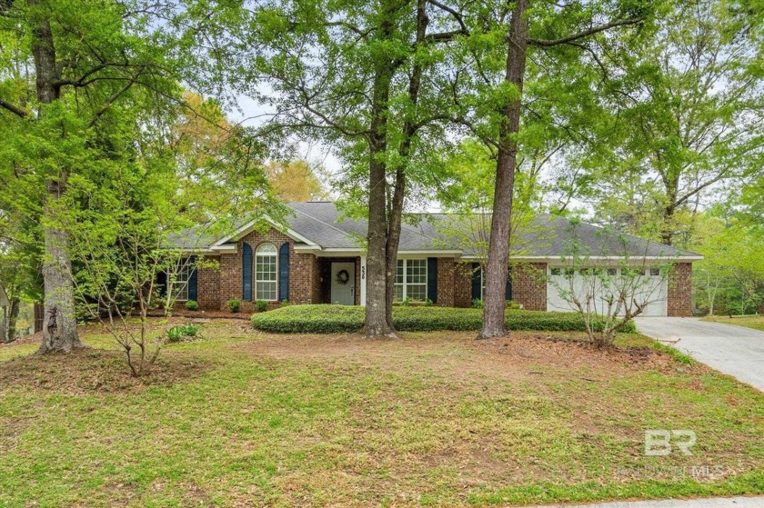 Enjoy Golf Course living in this all brick one level home in - Beach Home for sale in Daphne, Alabama on Beachhouse.com