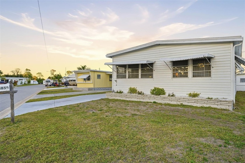 Located in the vibrant and active 55+ community of Tri-Par - Beach Home for sale in Sarasota, Florida on Beachhouse.com