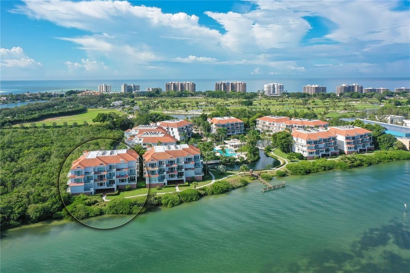 Two-level penthouse residences at Tangerine Bay Club are rarely - Beach Condo for sale in Longboat Key, Florida on Beachhouse.com