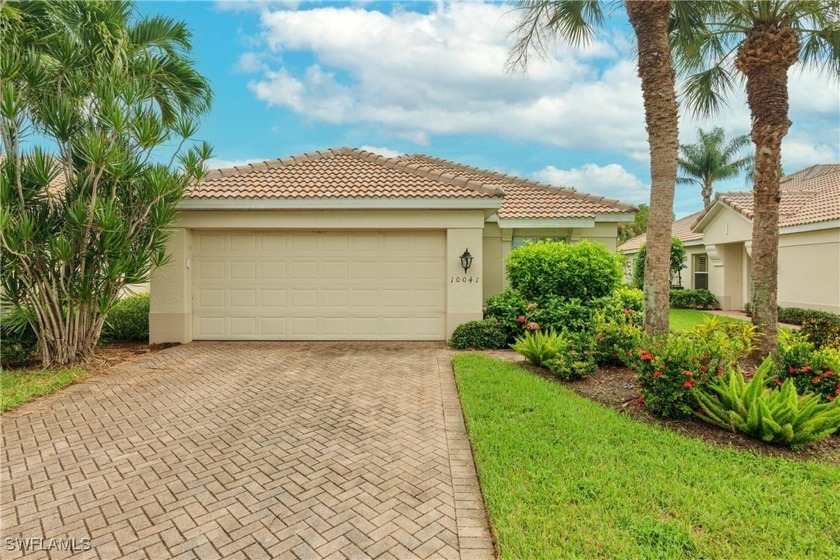 EXCELLENT VALUE FOR THIS TWIN VILLA HOME THAT IS MOVE IN READY! - Beach Home for sale in Fort Myers, Florida on Beachhouse.com