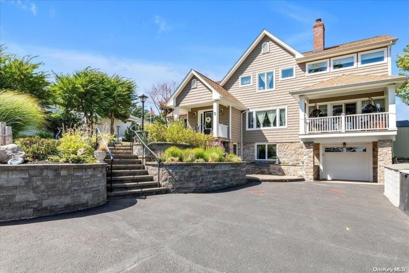 Beautifully rebuilt in 2008, this multi-generational craftsman - Beach Home for sale in Bayville, New York on Beachhouse.com