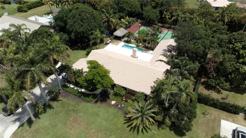 DAVIE HOME RETREAT WITH PRIVATE TENNIS COURT.  THIS 4 BEDROOM - Beach Home for sale in Davie, Florida on Beachhouse.com