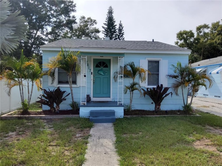 Updated cottage available now. Enjoy  everything Gulfport has to - Beach Home for sale in Gulfport, Florida on Beachhouse.com