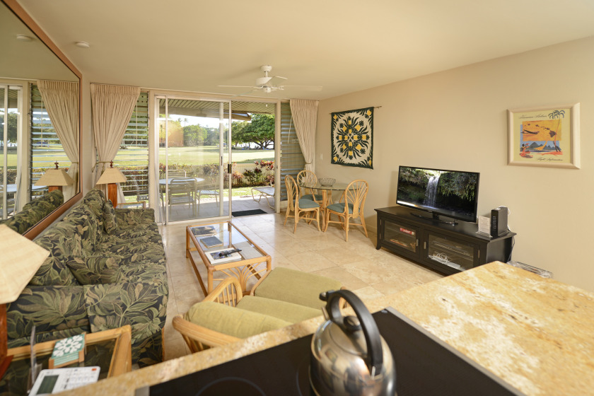 Great Specials! Ground Floor. Next to Beach and Ocean access! # - Beach Vacation Rentals in Lahaina, Hawaii on Beachhouse.com