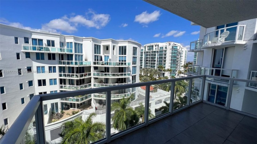 Beautiful 2/2 spacious condo with canal view. Huge master - Beach Condo for sale in Aventura, Florida on Beachhouse.com