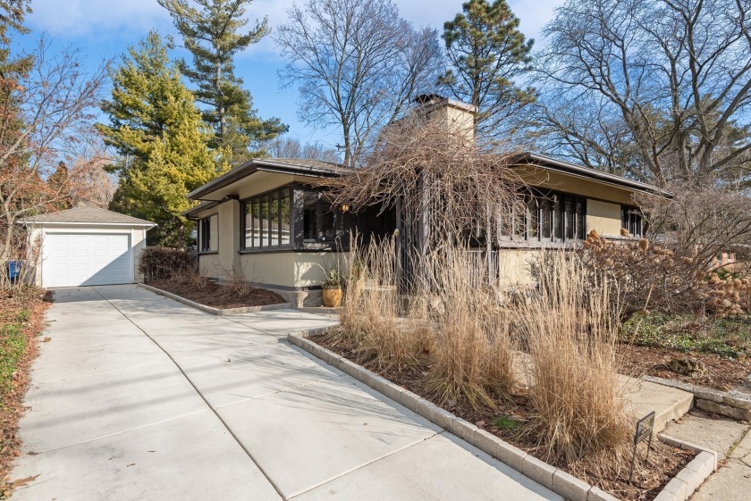 Welcome to a rare opportunity to own an exquisite piece of - Beach Home for sale in Wilmette, Illinois on Beachhouse.com