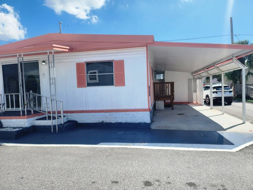 Welcome to this corner lot manufactured double-wide in a - Beach Home for sale in St. Petersburg, Florida on Beachhouse.com