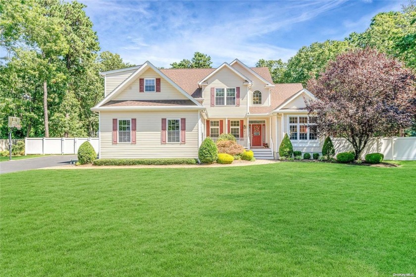 HGTV fans welcome to 20 Kerry Court in Riverhead, NY. This - Beach Home for sale in Riverhead, New York on Beachhouse.com