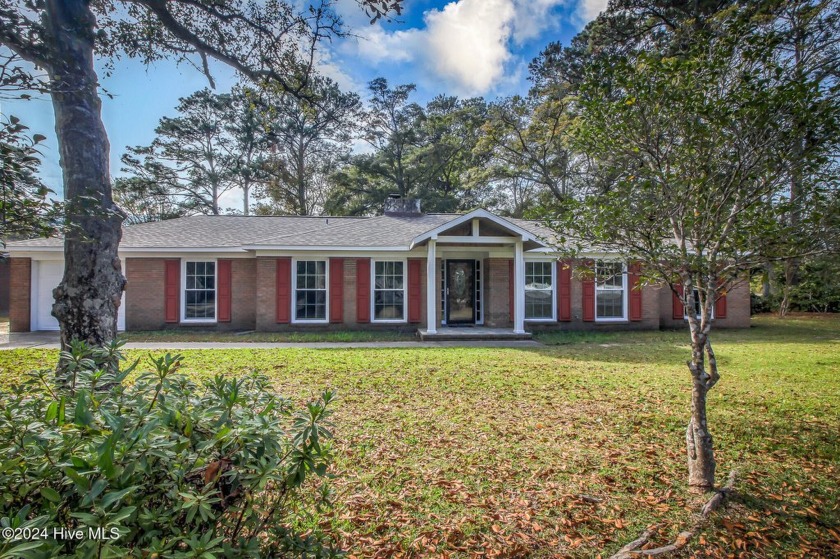 Welcome to this well-maintained 3 bed/2 bath ranch-style home - Beach Home for sale in Morehead City, North Carolina on Beachhouse.com