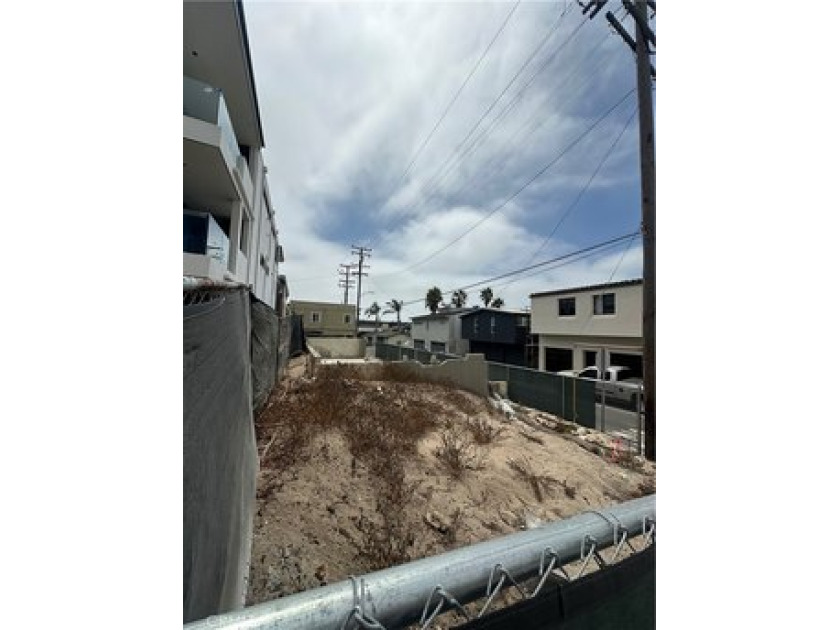 An exceptional opportunity to build your dream home in the heart - Beach Lot for sale in Manhattan Beach, California on Beachhouse.com