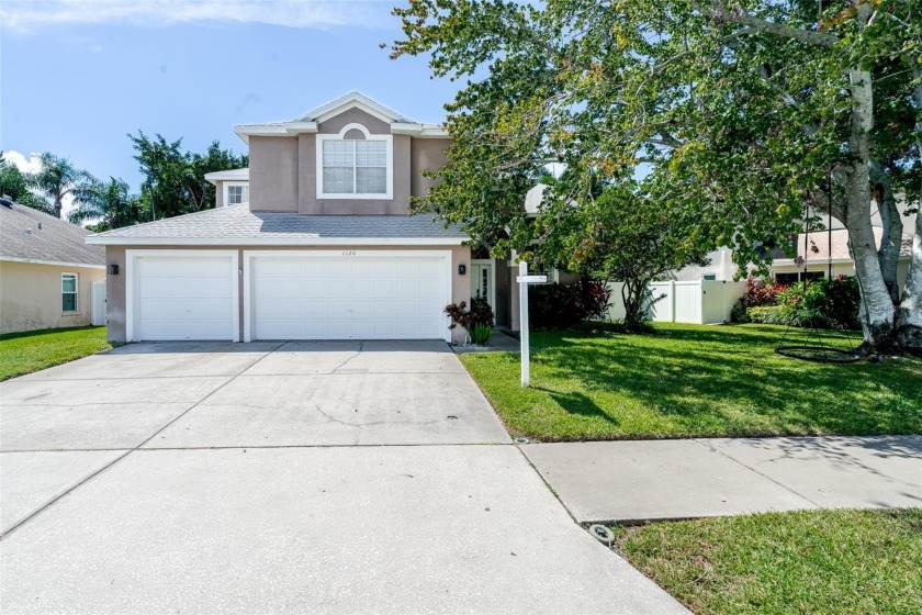 Welcome to this spacious 6-bedroom, 3-bathroom, POOL home - Beach Home for sale in Dunedin, Florida on Beachhouse.com