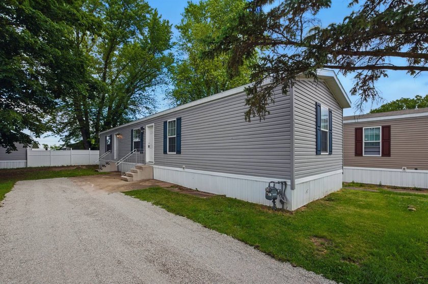 Welcome to Lot 60 in the Greenfield Village Manufactured Home - Beach Home for sale in Sandusky, Ohio on Beachhouse.com