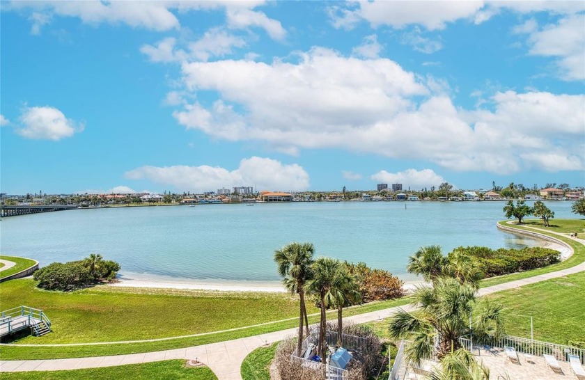 This end unit is light and bright and has beautiful views of - Beach Condo for sale in South Pasadena, Florida on Beachhouse.com