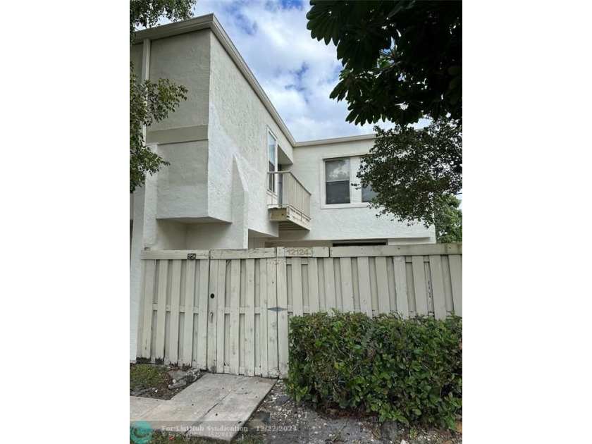 COME CHECK OUT THIS BEAUTIFUL TOWNHOUSE LOCATED IN THE HEART OF - Beach Townhome/Townhouse for sale in Wellington, Florida on Beachhouse.com