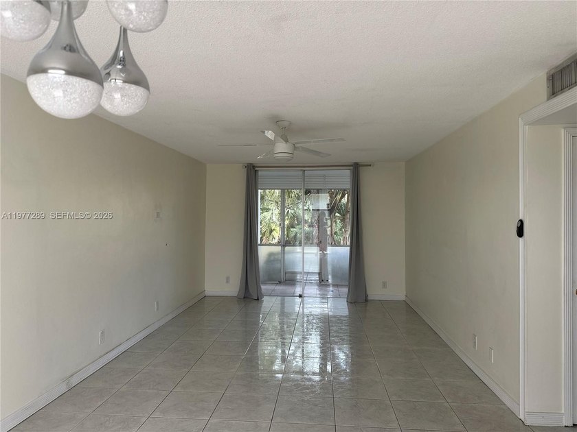 Great 2/2 unfurnished unit on the ground floor, vacant and easy - Beach Condo for sale in Deerfield Beach, Florida on Beachhouse.com