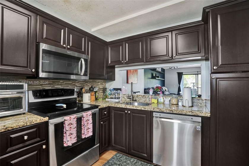 Discover your perfect oasis! This spacious, move-in-ready condo - Beach Condo for sale in Lauderhill, Florida on Beachhouse.com