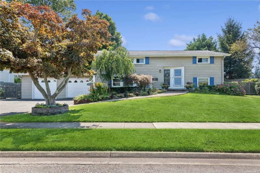 Welcome to this Turn-Key Colonial in The Heart of Babylon - Beach Home for sale in Babylon, New York on Beachhouse.com