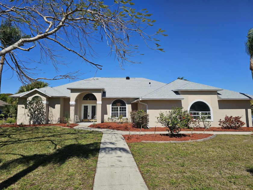 SELLER OFFERING A RATE BUY DOWN CREDIT! Your Dream Lakefront - Beach Home for sale in Merritt Island, Florida on Beachhouse.com