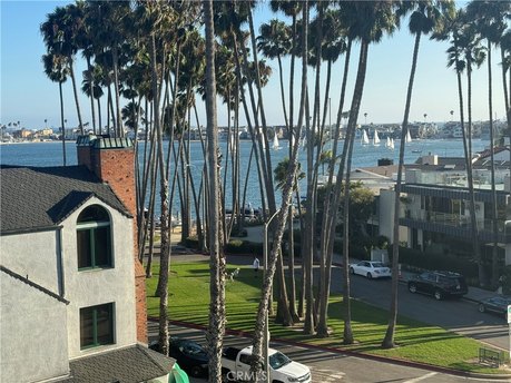 Highly sought after Naples Island condominium just steps away - Beach Condo for sale in Long Beach, California on Beachhouse.com