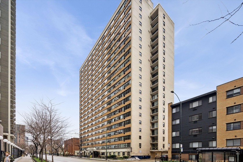 Welcome to 6030 N Sheridan Rd #1506, a bright one-bedroom - Beach Condo for sale in Chicago, Illinois on Beachhouse.com