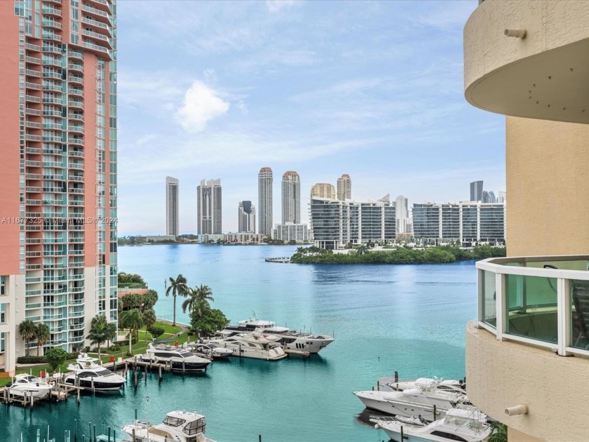 Spacious 2 Bd+ LARGE DEN (currently used as a child's bedroom)/2 - Beach Condo for sale in Aventura, Florida on Beachhouse.com