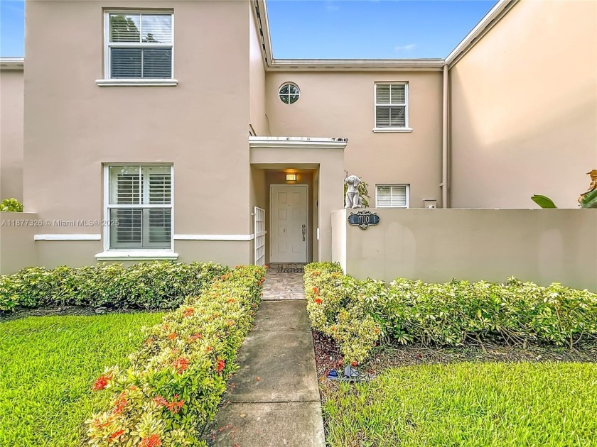 Executive Townhome located in Bridge Point. Exclusive community - Beach Townhome/Townhouse for sale in Miami, Florida on Beachhouse.com