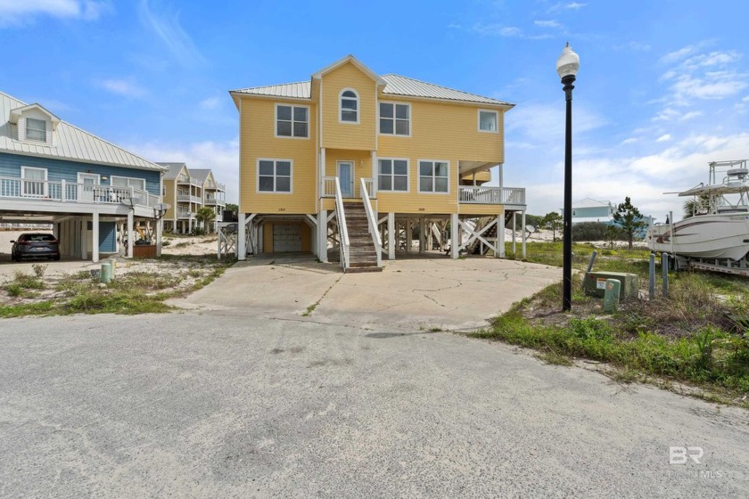 Whether you're in search of a sound investment or a host's - Beach Home for sale in Gulf Shores, Alabama on Beachhouse.com