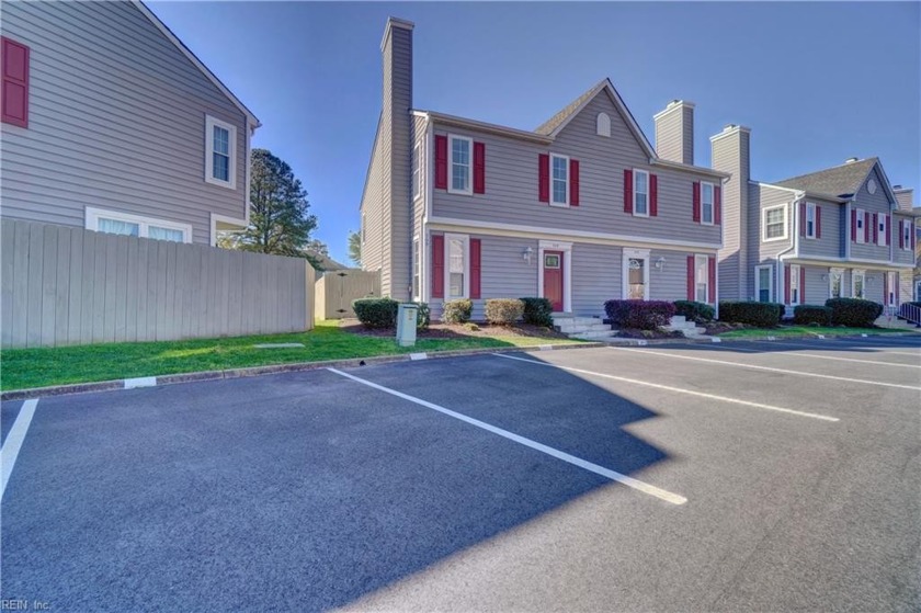 Don't miss this beautifully updated condo in the golf course - Beach Townhome/Townhouse for sale in Virginia Beach, Virginia on Beachhouse.com